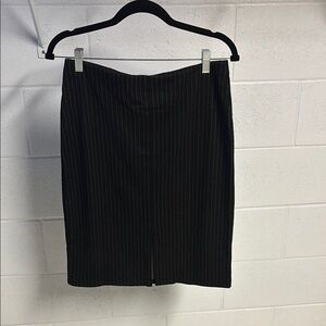 H&M Black Pencil Skirt Knee-Length Work. Size M